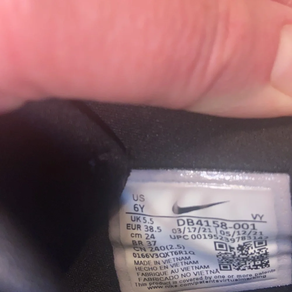 Nike Freak 3 sneakers size 6Y